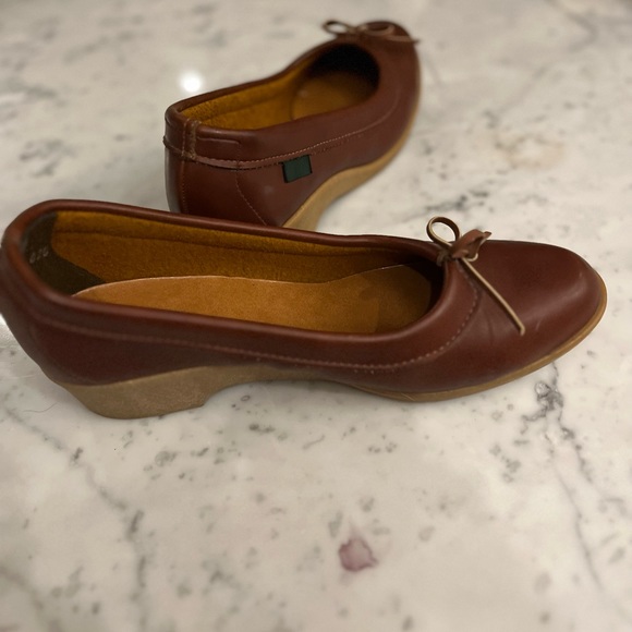 Vintage vegan leather shoes. - Picture 5 of 8